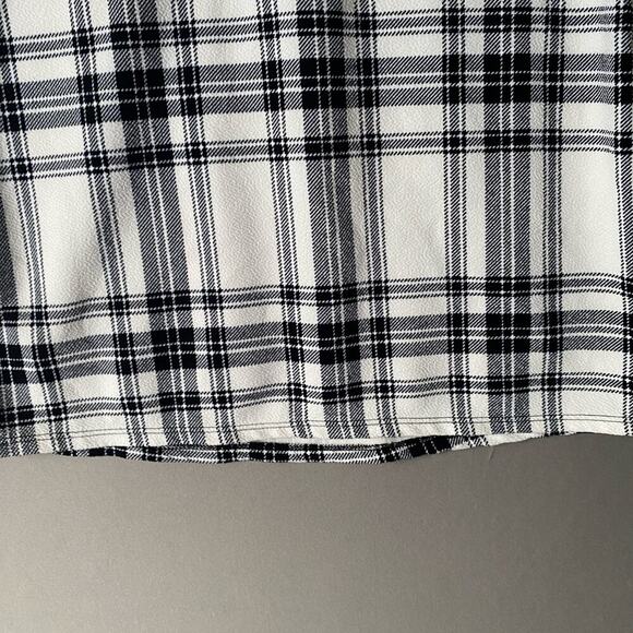 Free Kisses sz S black‎ white plaid blouse - Picture 3 of 10